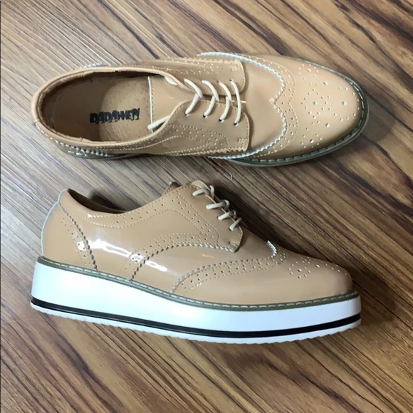 Dadaween Women Fashion Shoes - Picture 2 of 11